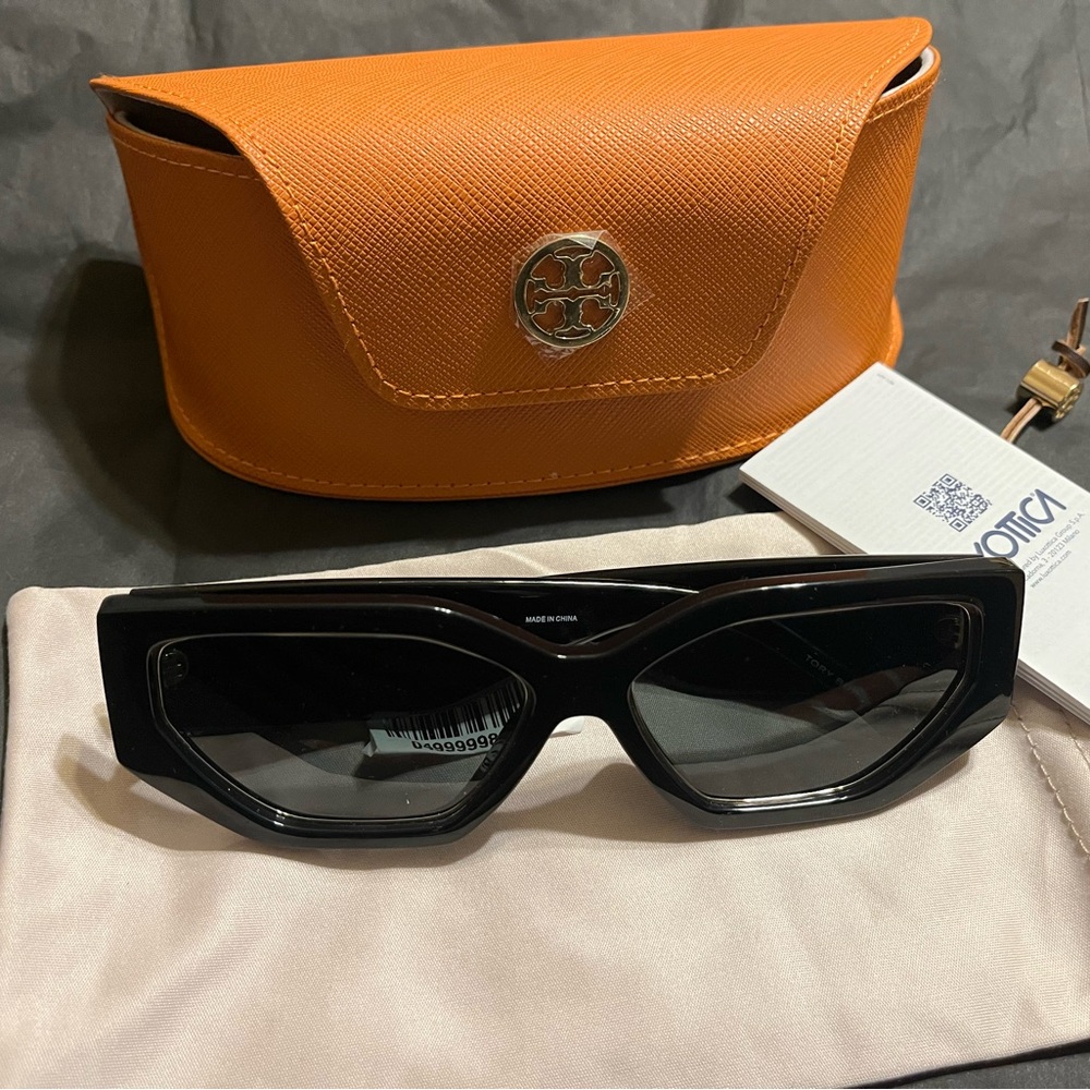 Lux Black Geometric Cat-Eye Sunglasses with Orange Case